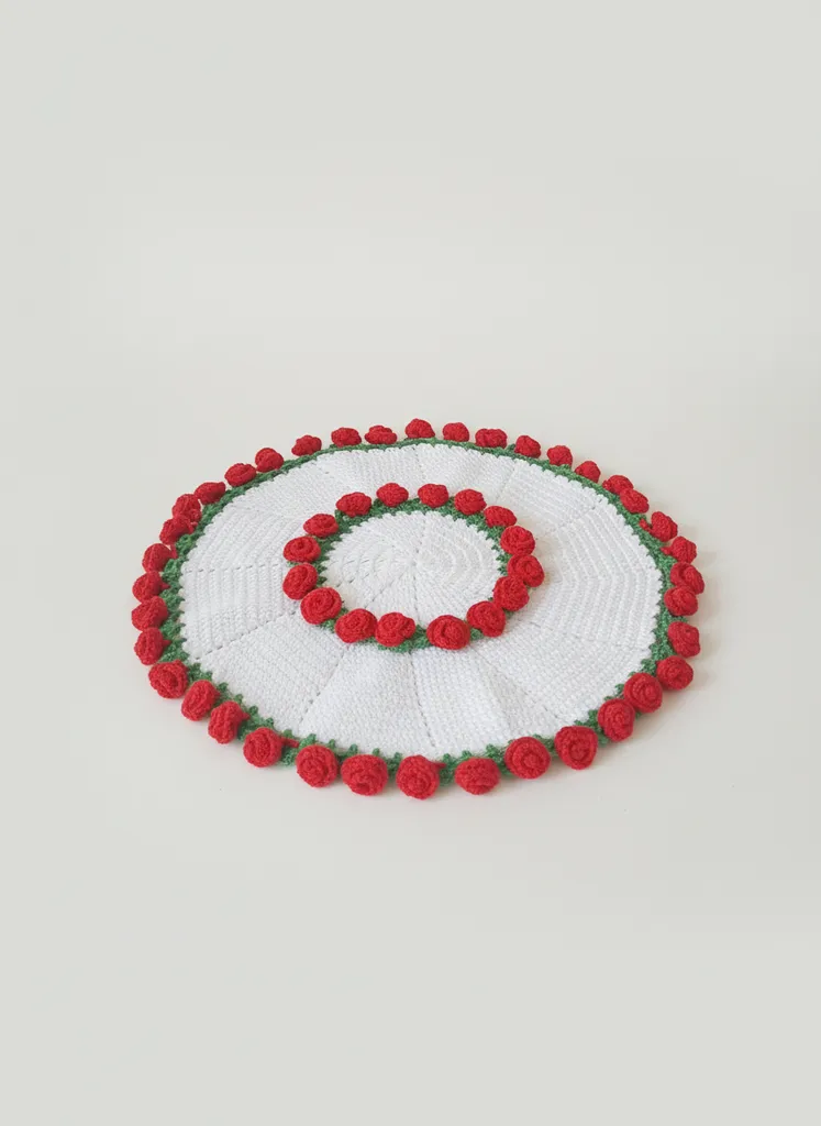 Beyaz Örgü Supla ve Bardak Altlığı Seti - Kırmızı Gül Detaylı