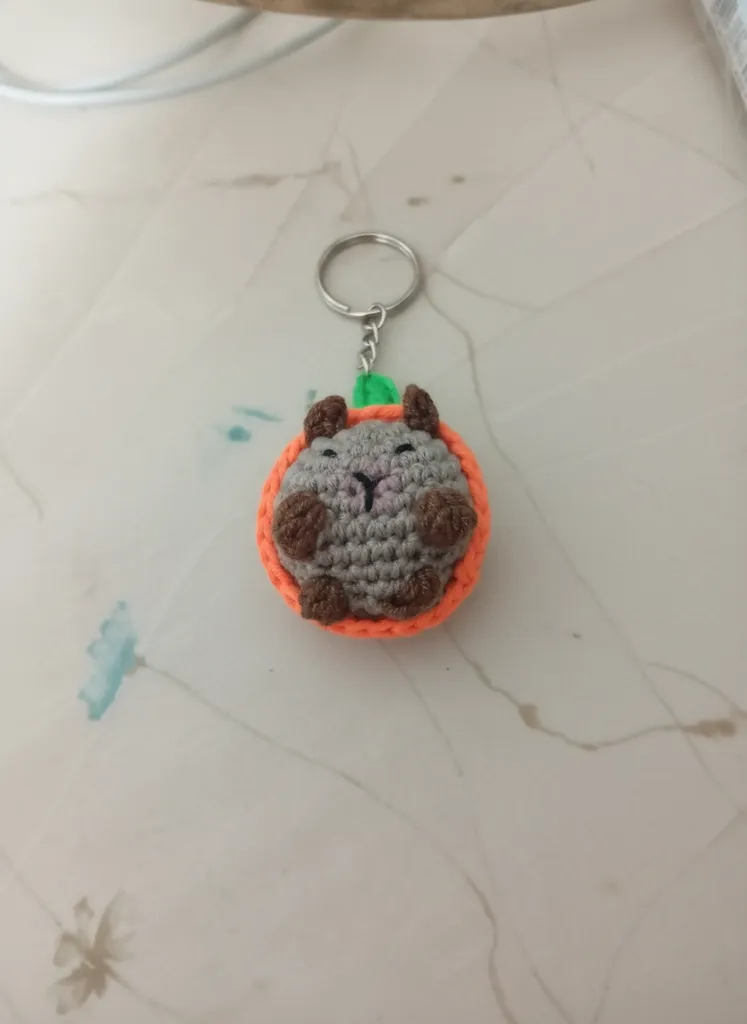 Örme Portakallı Kapibara Anahtarlık - Amigurumi El Emeği Hediye