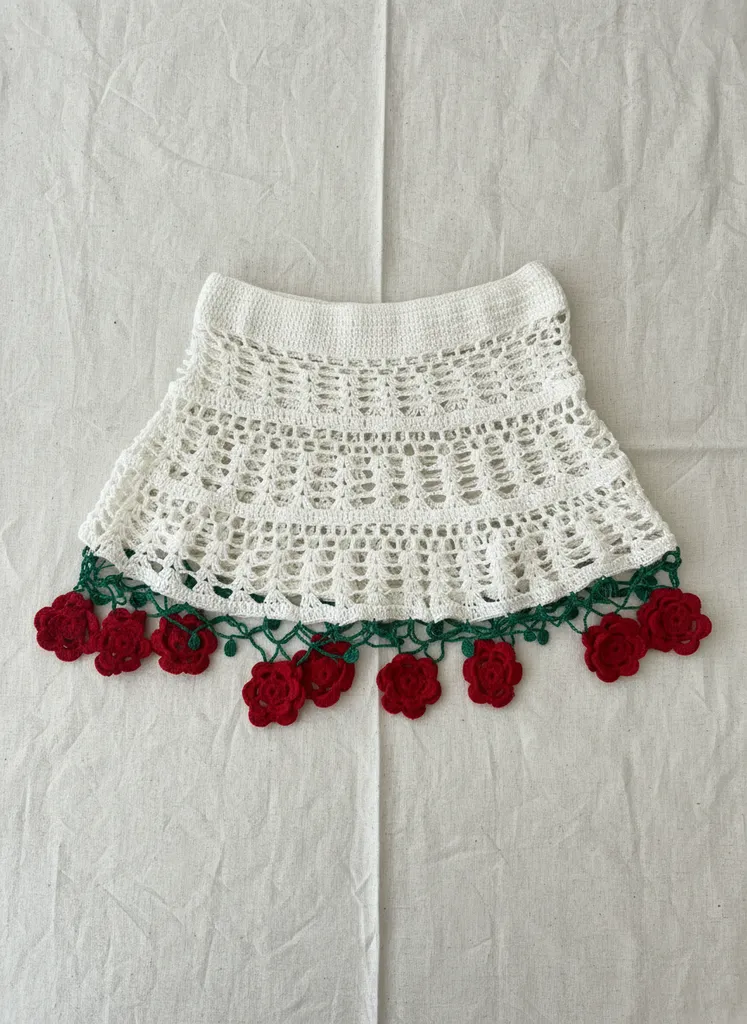 Ekru Renkli Çiçek Motifli Tığ İşi Örgü Masa Örtüsü - El Emeği