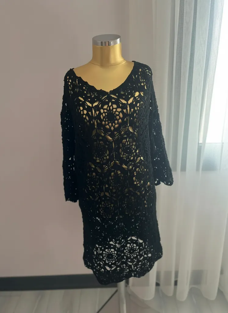 Siyah Merserize Dantel Elbise - V Yaka, Uzun Kollu, Şık Tasarım