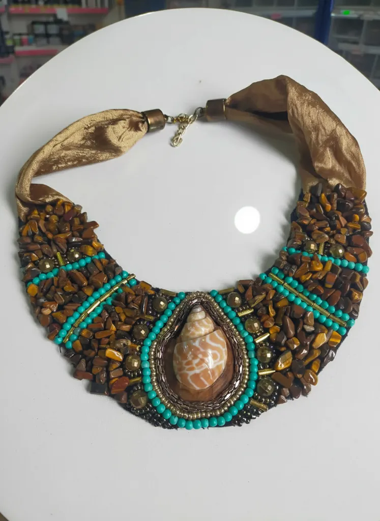 Doğal Taşlı Otantik Tasarım Kolye - Deniz Kabuğu Detaylı, El Yapımı