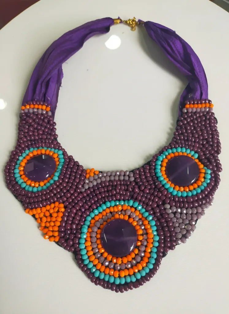 Mor Doğal Taşlı Boncuk Kolye - El İşi Tasarım Şık ve Gösterişli