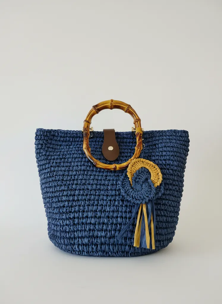 El Yapımı Lacivert Tığ İşi Çanta - Dekoratif Aksesuarlı Bambu Saplı