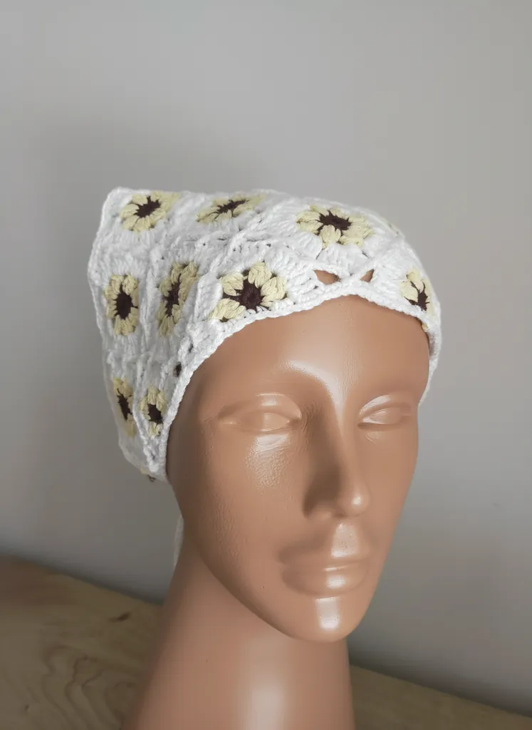 Örme Beyaz Ayçiçeği Desenli Bandana - Crochet El Emeği