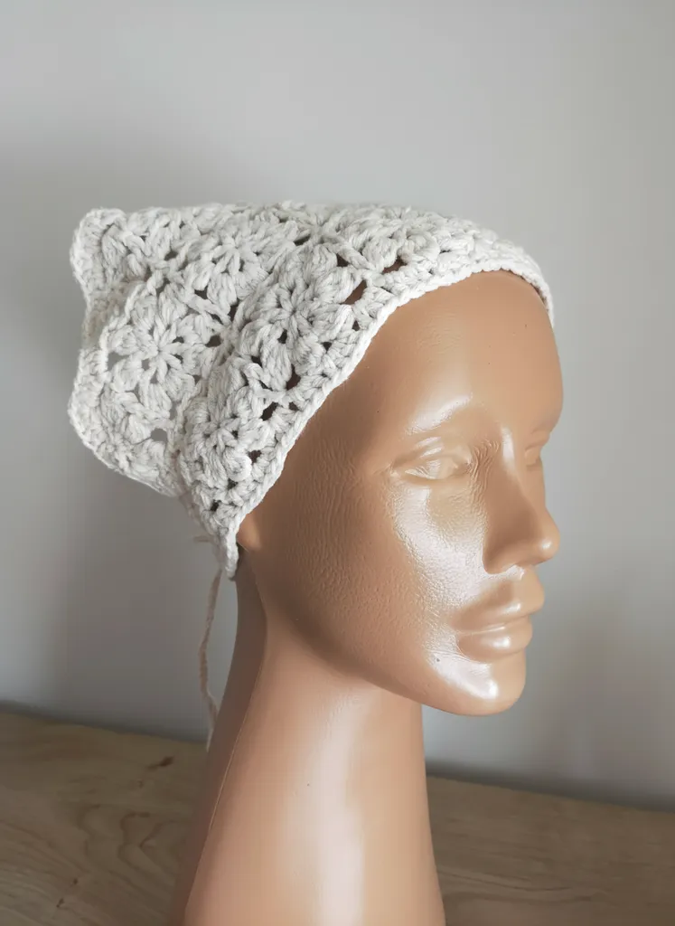 Krem Rengi Tığ İşi Çiçek Desenli Bandana - El Emeği