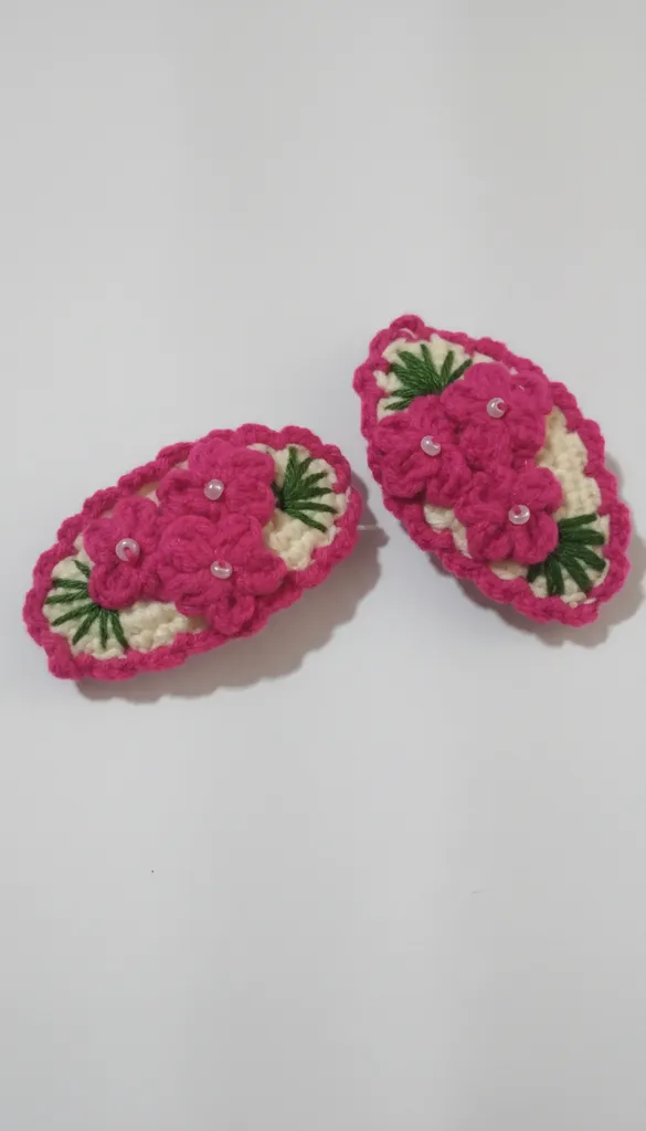 Pembe Örgü Çiçek Detaylı Toka - El Yapımı Saç Aksesuarı