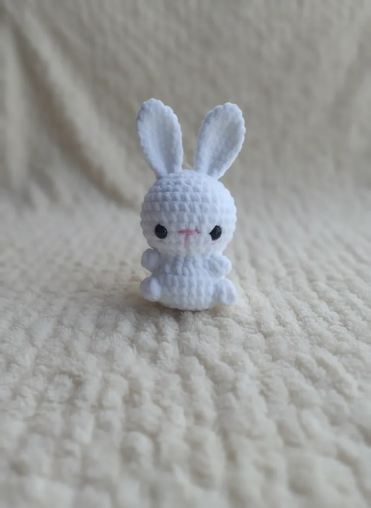 Beyaz Amigurumi Tavşan Bebek Oyuncak - Yumuşak Peluş Hediye