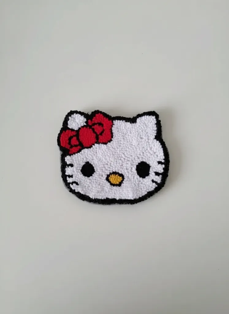Hello Kitty Punch Nakışı Bardak Altlığı - El Yapımı Dekoratif Altlık