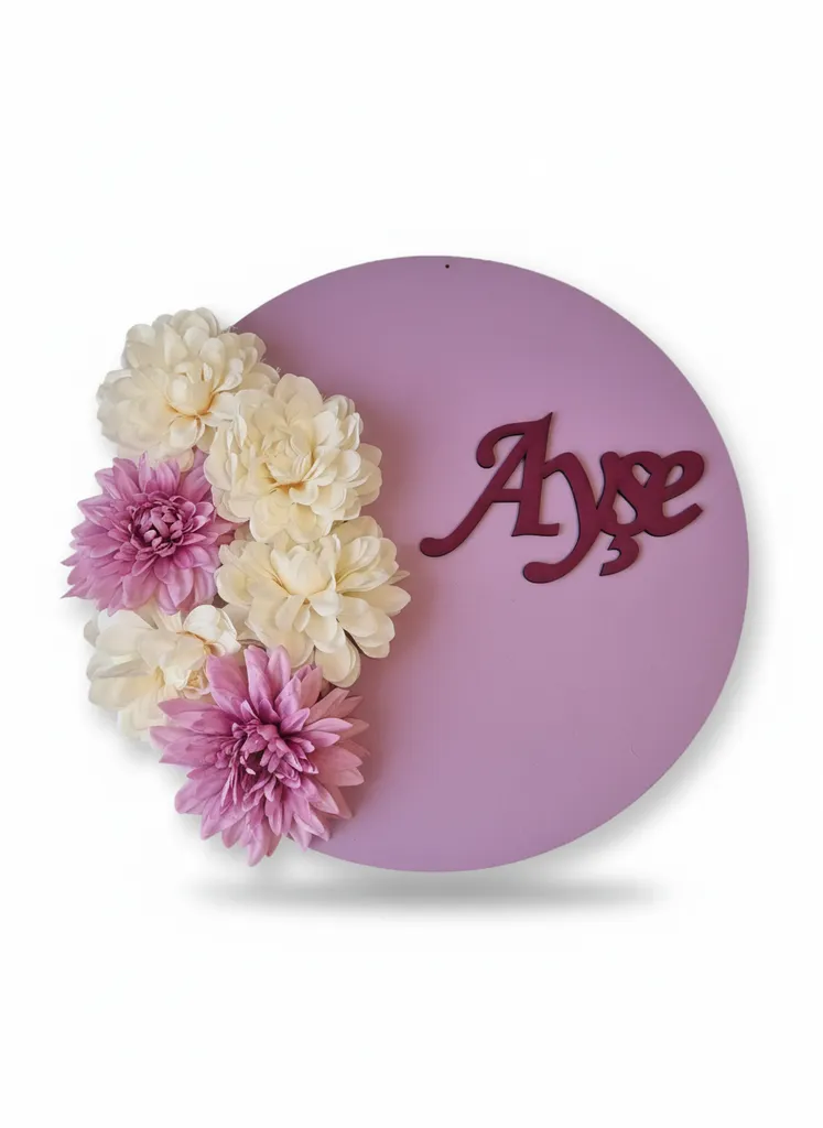 Ahşap Çiçekli "Ayşe" İsimli Özel Tasarım Kapı Süsü - 30x30 cm