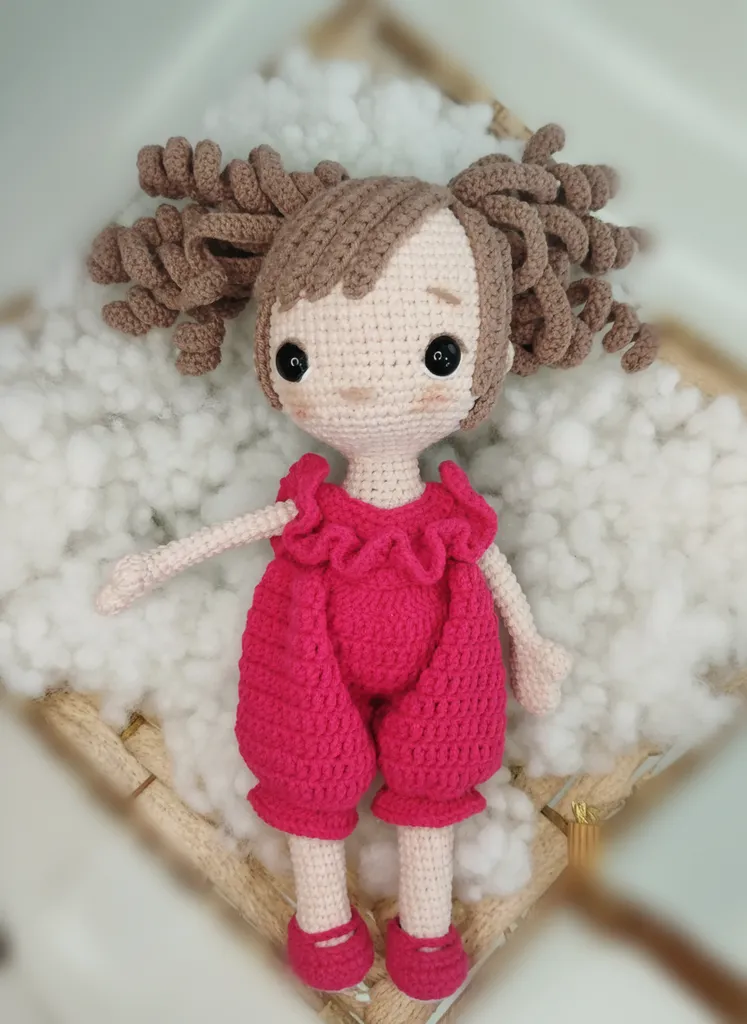 Pembe Tulumlu Örgü Kız Bebek Oyuncak - Amigurumi Bebek - El Emeği