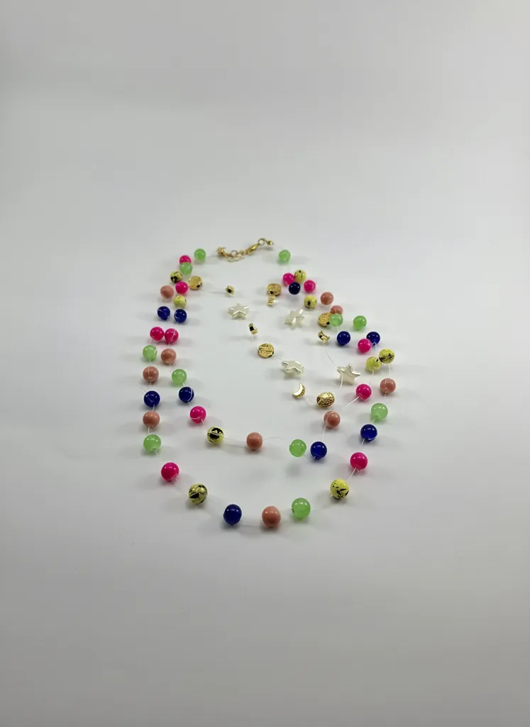 Çok Renkli Boncuklu ve Metal Figürlü İki Katmanlı Kolye