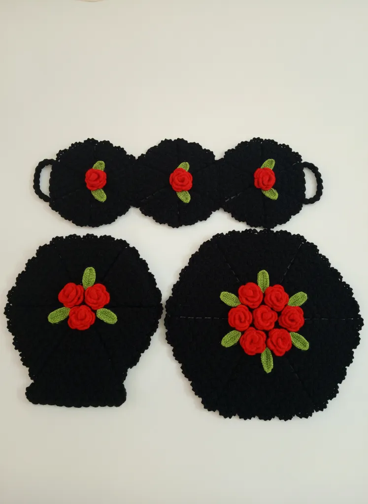 Siyah Kristal Yün Örgü Güllü Lif Takımı - 3'lü Banyo Seti