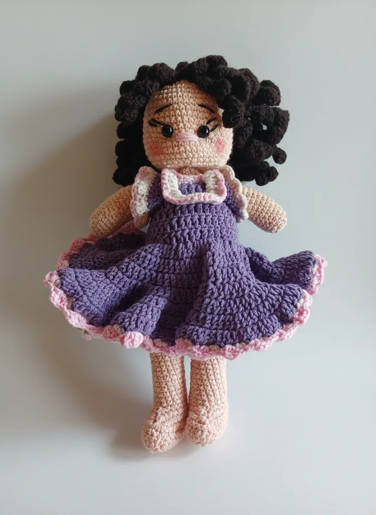 Mor Elbiseli Örgü Oyuncak Bebek - Amigurumi Bebek - El Yapımı