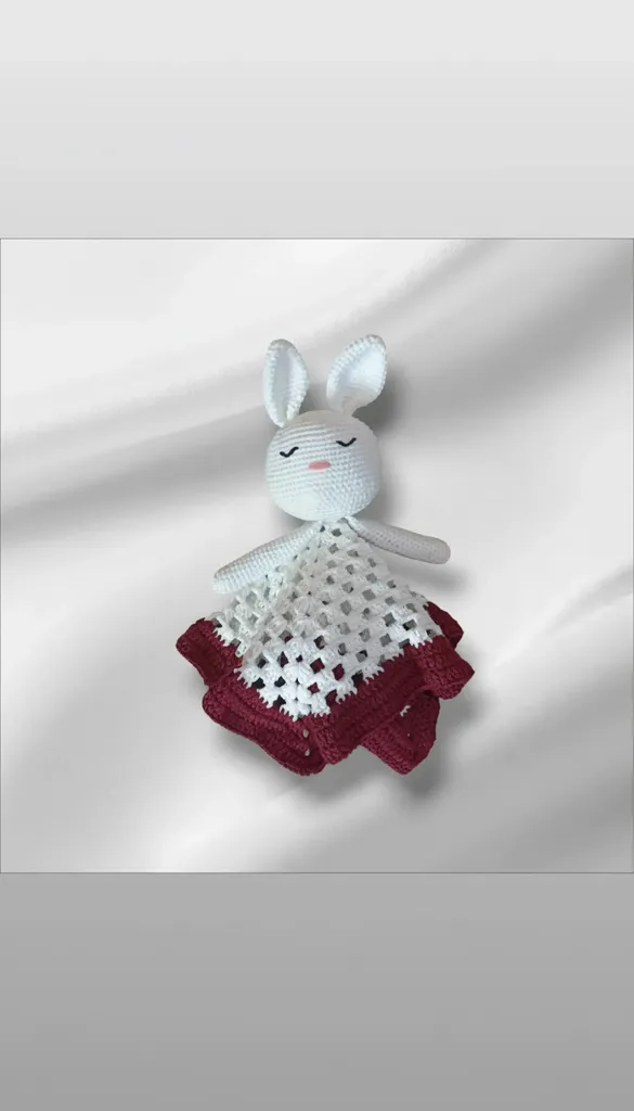 Örgü Uykucu Tavşan Oyuncak Bebek - Beyaz ve Bordo Renkli