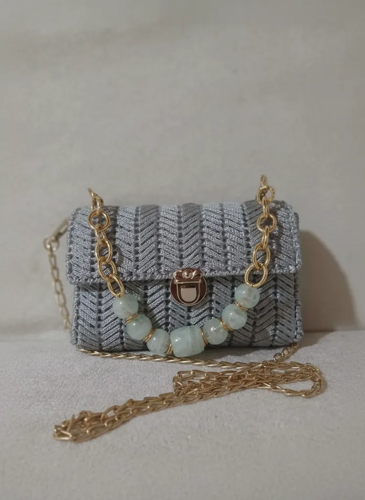 Gri Örgü Desenli Kanvas Mini Çanta - Zincir ve Taş Detaylı