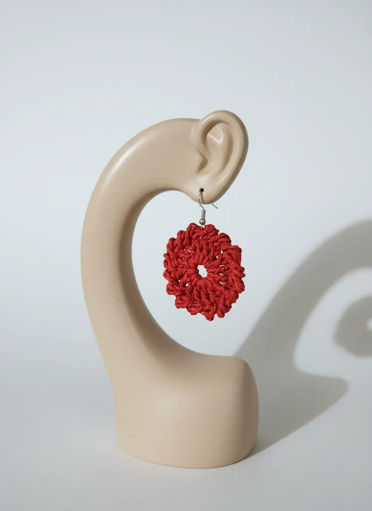 Kırmızı Kağıt İpinden Bohem Tarzı Çiçek Küpe - El Emeği