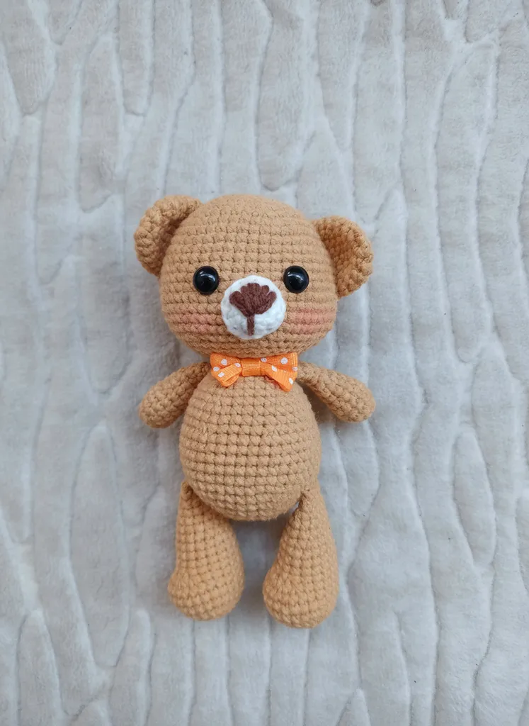 Örgü Oyuncak Ayıcık Anahtarlık - Turuncu Fiyonklu, 14 cm Boyunda