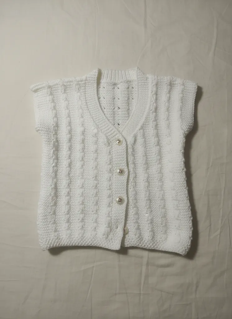 Krem Rengi Örgü Bebek Yelek - Düğmeli, El Emeği Bebek Giyim