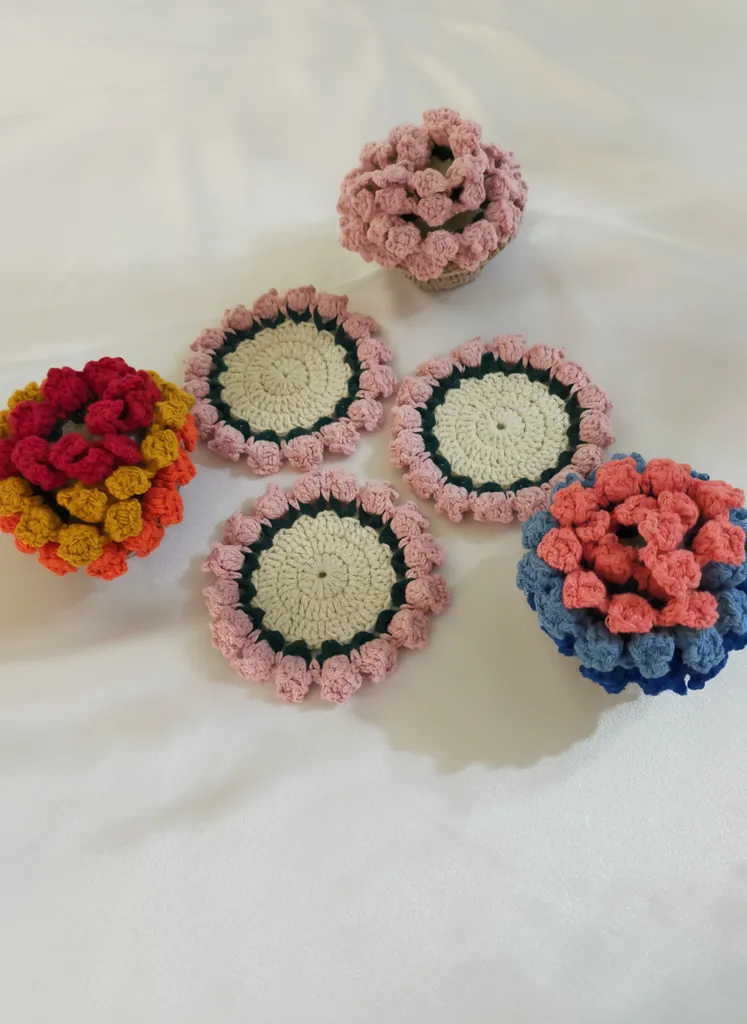 Renkli Örgü Bardak Altlığı Seti - Çiçek Desenli El Emeği