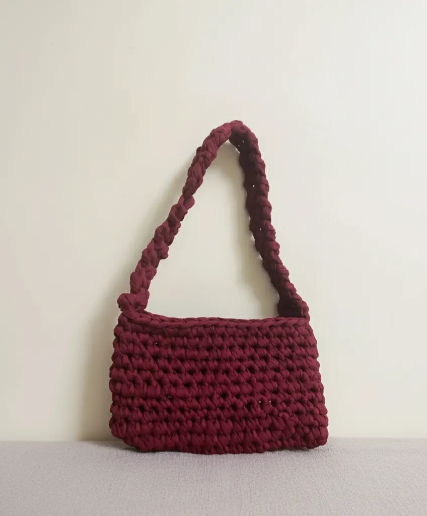 Bordo Örme Omuz Çantası - Şık Tasarım, Günlük Kullanıma Uygun - El Örgüsü