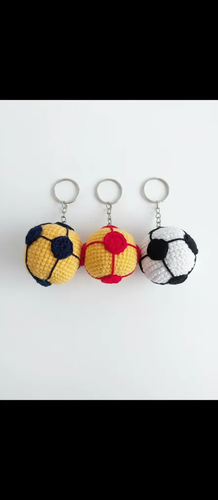 Beşiktaş Temalı Örgü Amigurumi Anahtarlık - El Emeği Hediyelik