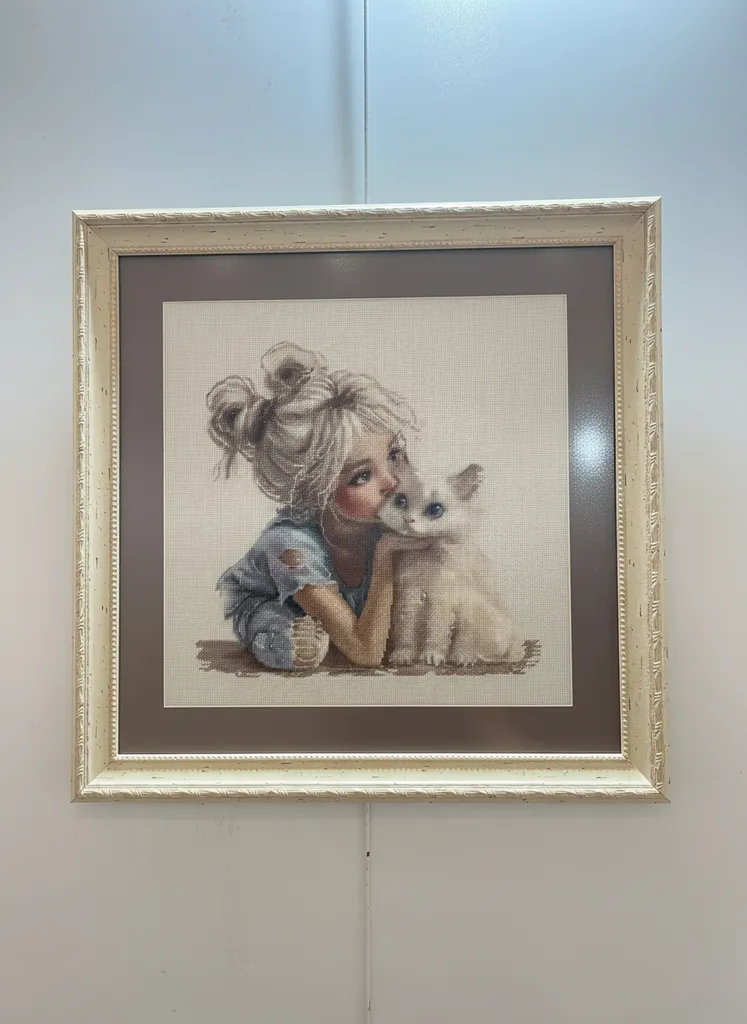 Kız ve Kedi Kanaviçe Tablo - Krem Çerçeveli 45x45 cm El Yapımı