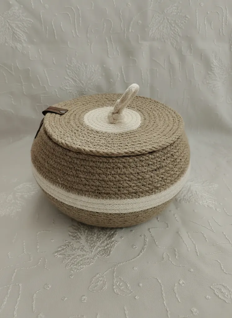 Jüt İp Kapaklı Dekoratif Sepet - Bej ve Krem Tonlarında