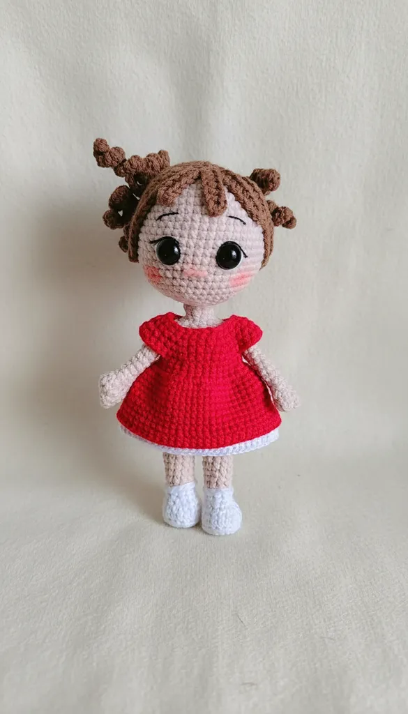 Örgü Oyuncak Bebek - Kırmızı Elbiseli Amigurumi Fındık Bebek