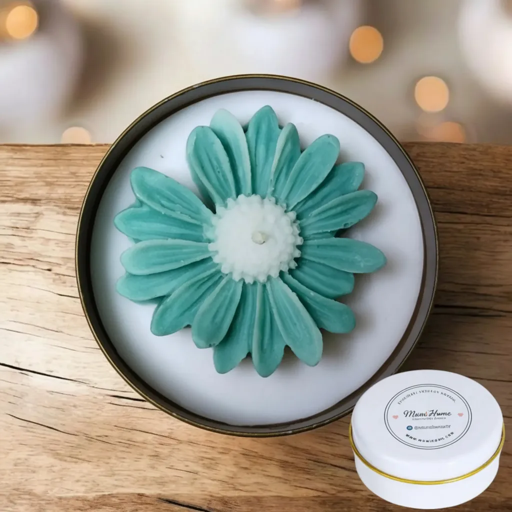 Turkuaz Papatya Tasarımlı Kokulu Teneke Mum - Dekoratif Hediyelik