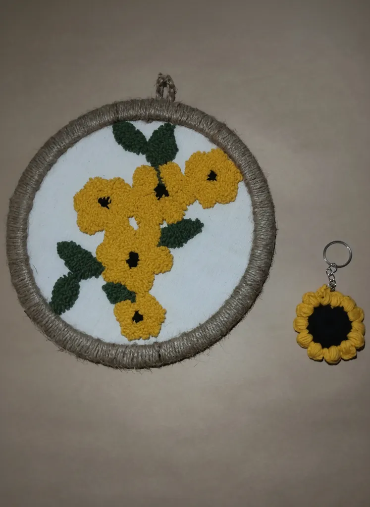 Sarı Çiçek Desenli Punch İşleme Duvar Panosu ve Anahtarlık Seti