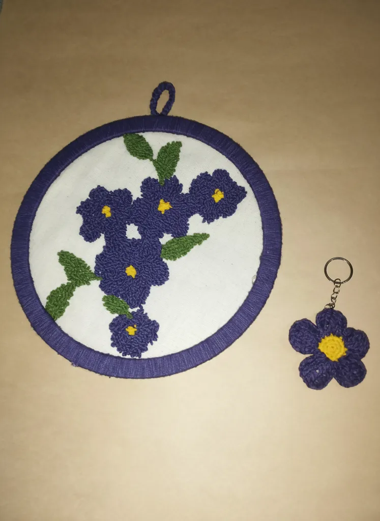 Mor Çiçek Desenli Punch İşleme Duvar Panosu ve Anahtarlık Seti