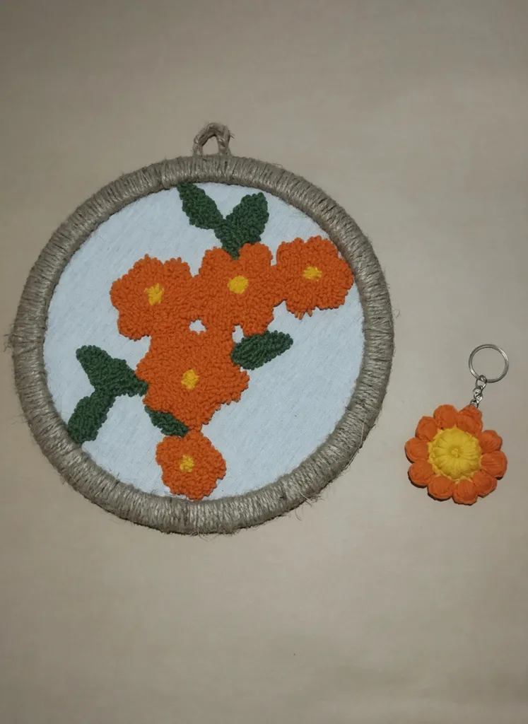 Turuncu Çiçek Desenli Punch İşleme Duvar Panosu ve Anahtarlık Seti