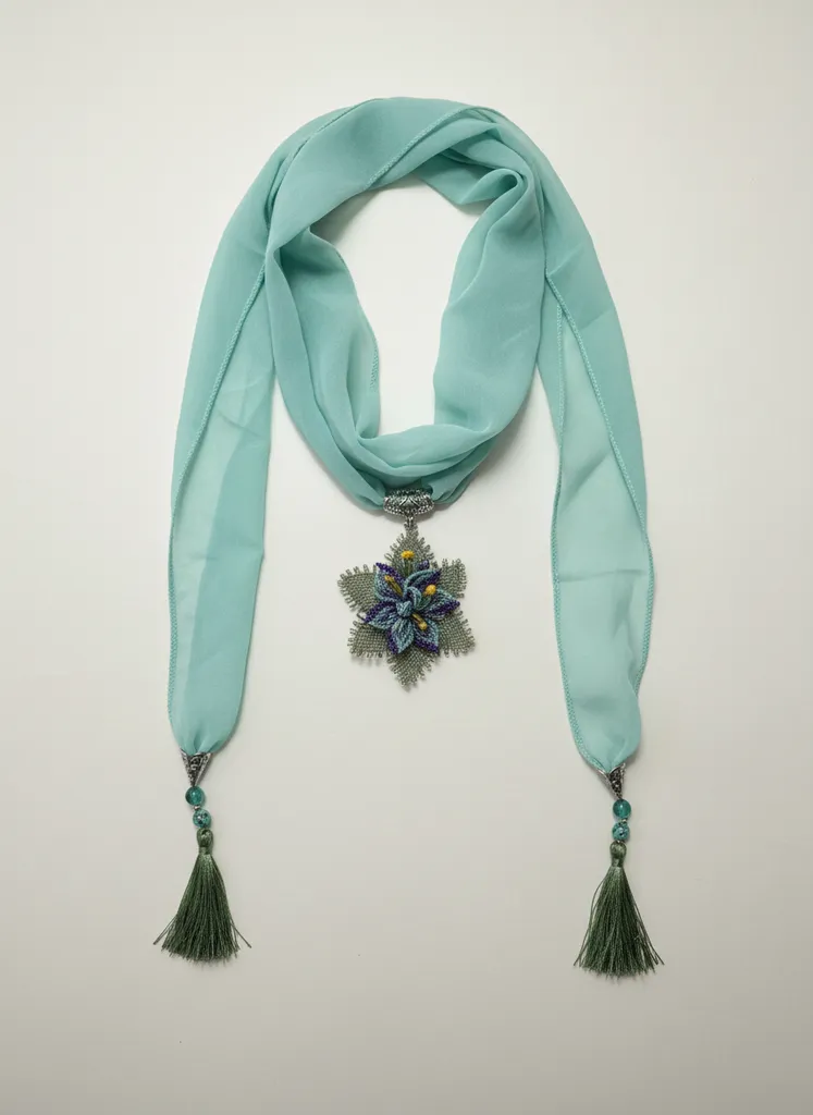 Su Yeşili Şifon Fular - İğne Oyası ve Püsküllü Detaylı El İşlemesi