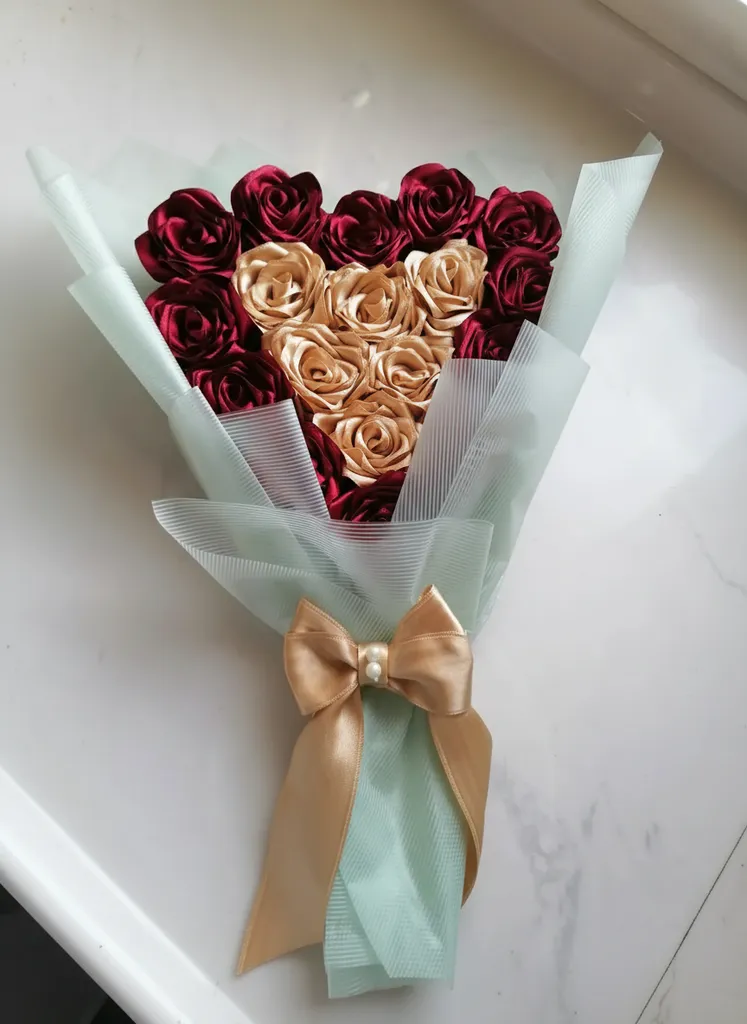 Altın ve Bordo Kurdele Gül Buketi - Özel Tasarım Zerafeti