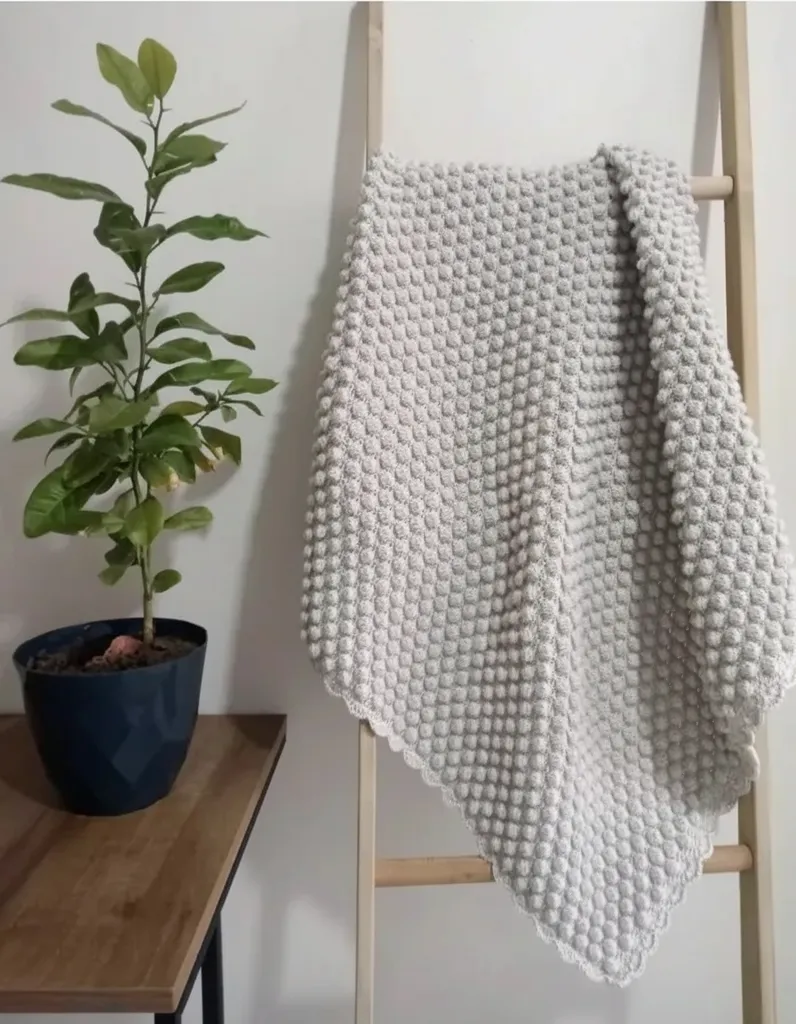 Gri Popcorn Desenli Örgü Bebek Battaniyesi - El Örgüsü Yumuşak