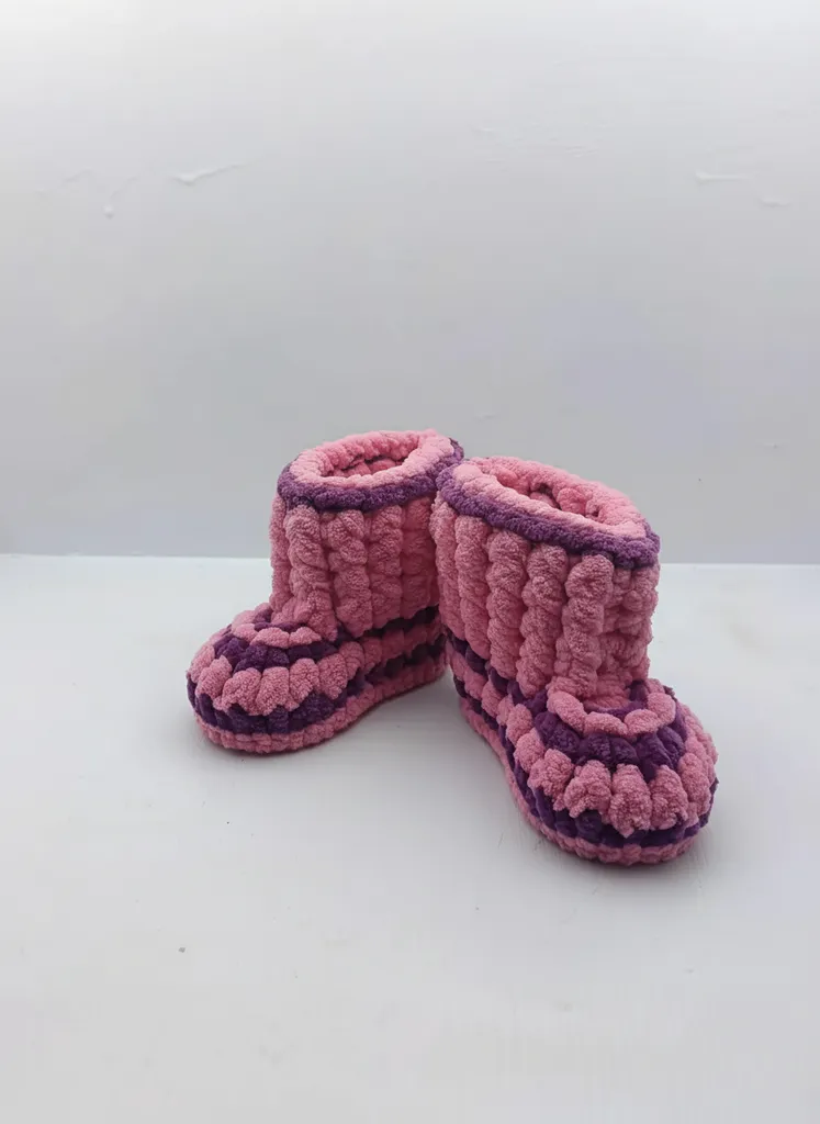 Kız Bebek Pembe Örgü Ev Patiği - 16-17 Numara, El Emeği