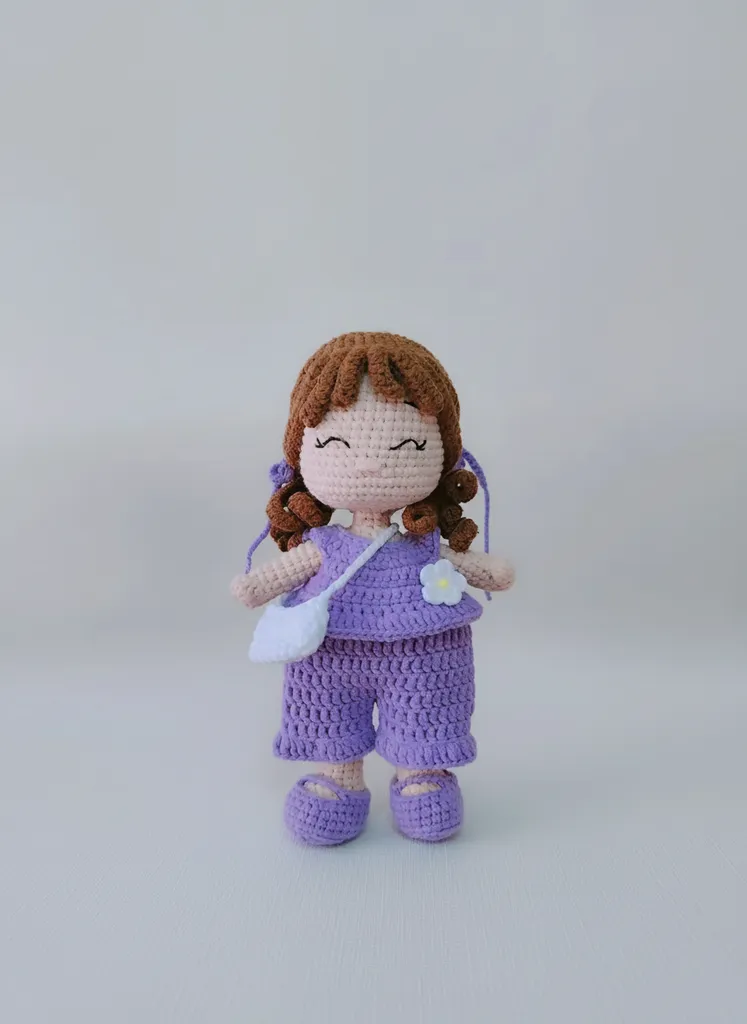 Amigurumi Bebek - Mor Kıyafetli, El Örmesi, Pamuk İpliğinden Erva Bebek