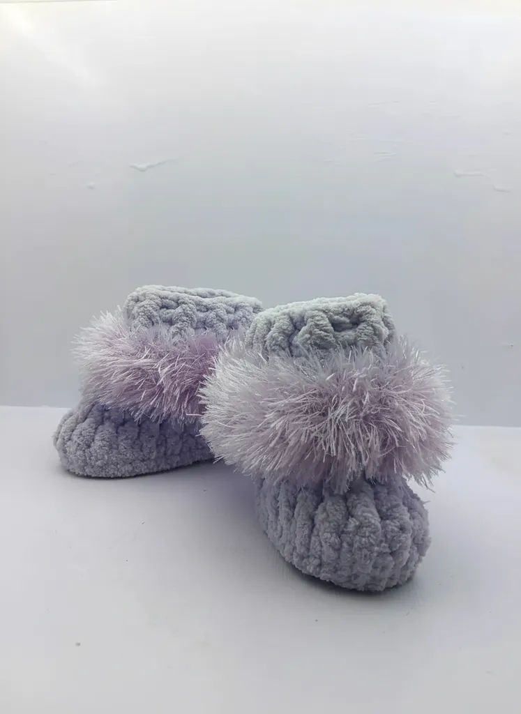 Kız Bebek Mor Renkli Ponponlu Örgü Patik 16-17 Numara - El Emeği