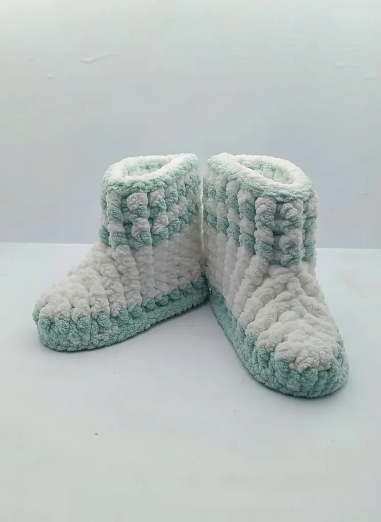 Erkek Çocuk Beyaz ve Mint Renkli Örme Patik Bebek Çorabı 18-19 Numara