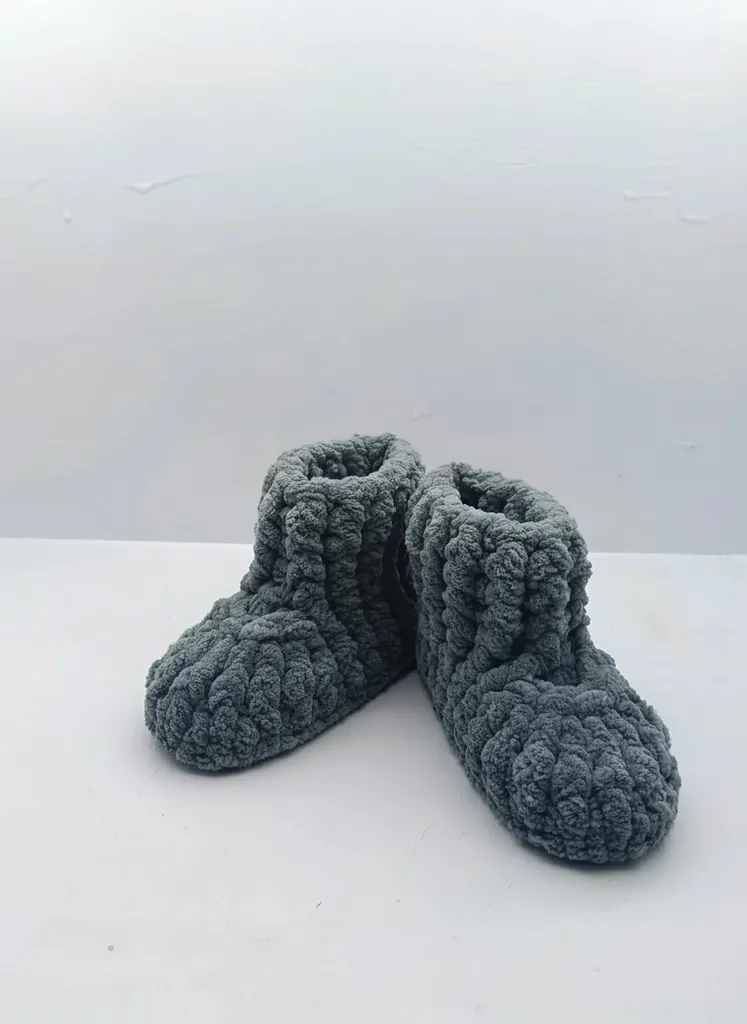 Siyah Kaydırmaz Tabanlı Örgü Bebek Patiği - 18-19 Numara - El Örmesi