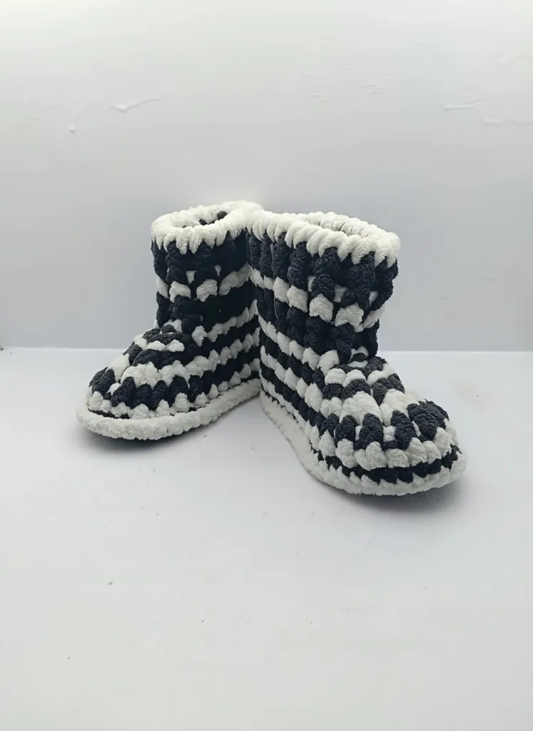 Siyah Beyaz Örgü Çocuk Patik - Yumuşak ve Sıcak Ev Ayakkabısı 21-22 Numara - El Emeği