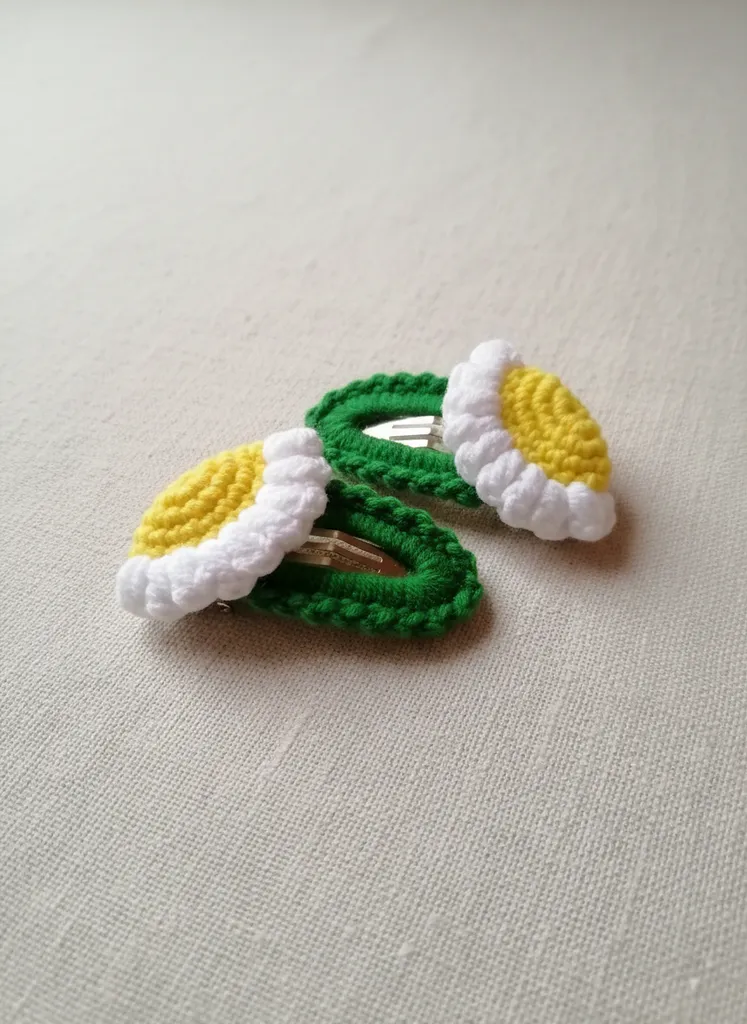 Sarı Beyaz Papatya Motifli Örgü Kıskaçlı Saç Tokası - El Emeği