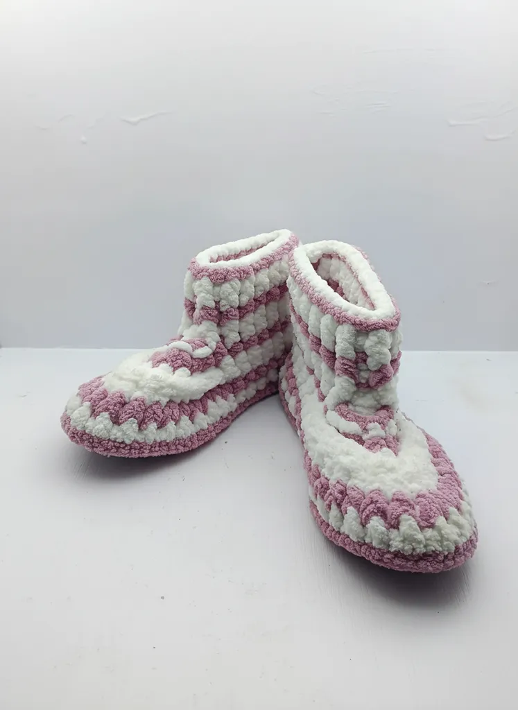 Girl's Pink and White Knitted House Slippers Size 30-31 - Handmade