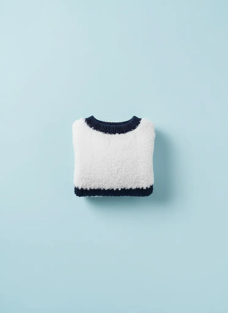 Beyaz Peluş Bebek Hırka - Lacivert Detaylı Yenidoğan Örgü Hırka