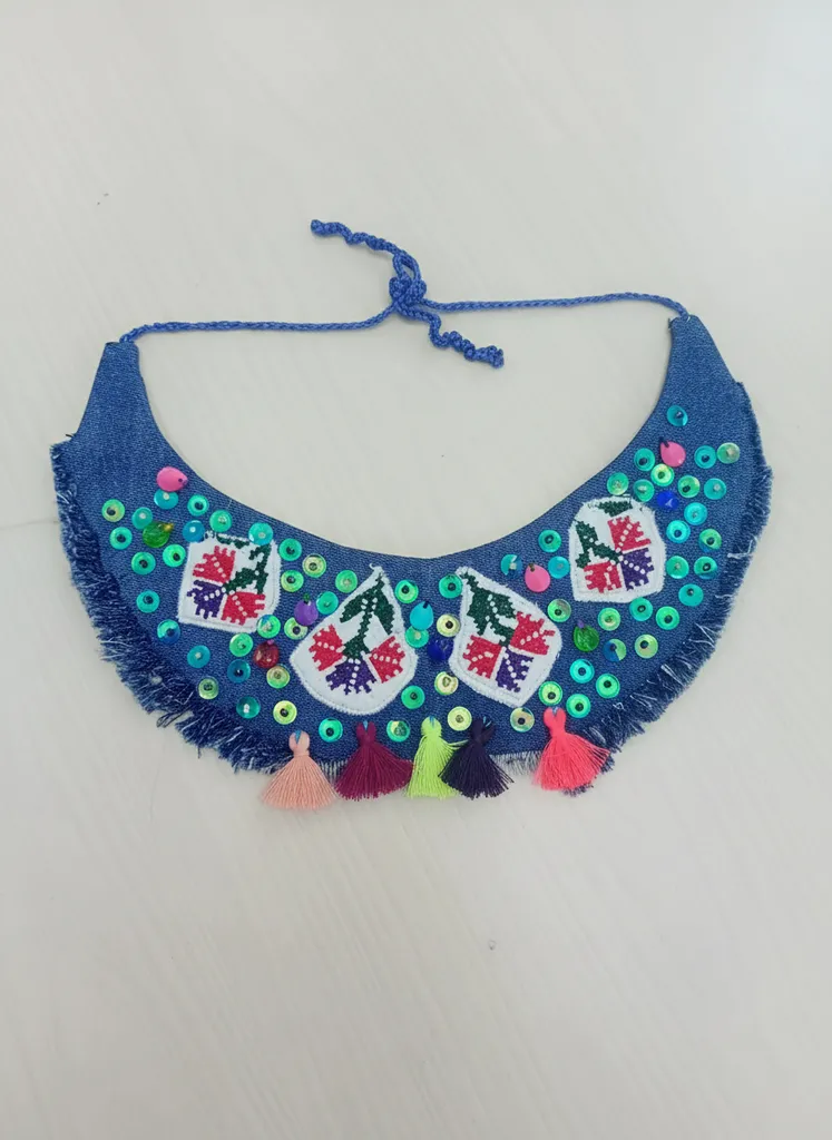 Denim Kumaş Üzeri İşlemeli Otantik Kolye - El Yapımı Tasarım