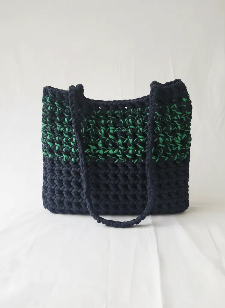 Siyah ve Yeşil Renkli İpten Örülmüş Omuz Çantası - El Emeği