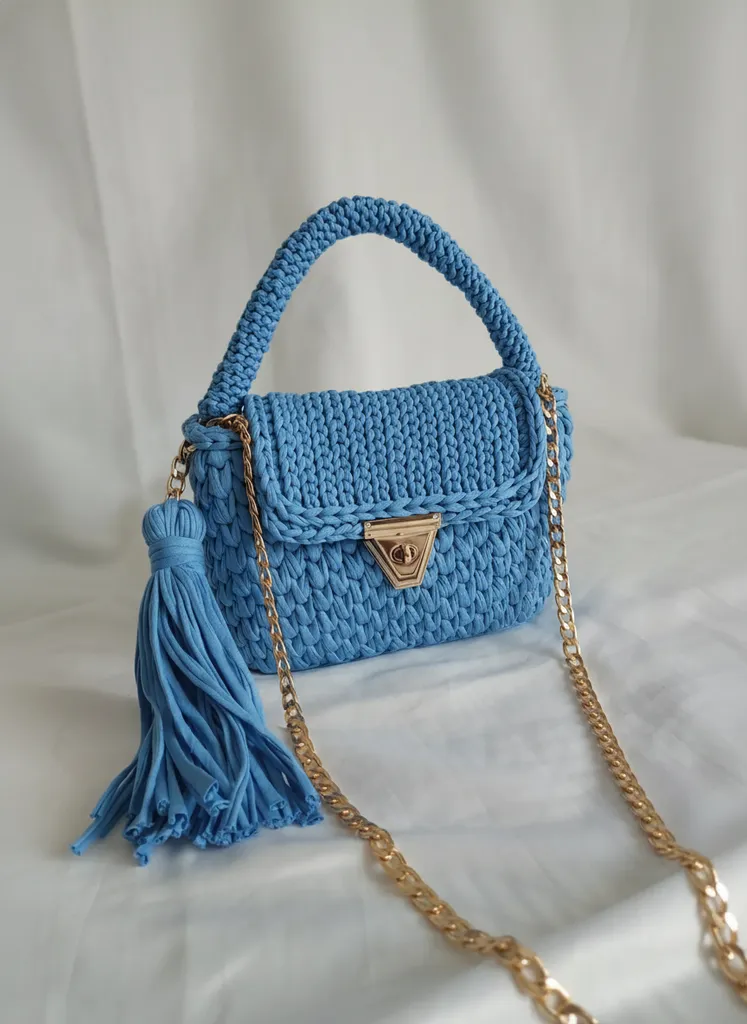 Mavi Renk Örme Omuz Çantası - Gold Detaylı Zincirli ve Püsküllü