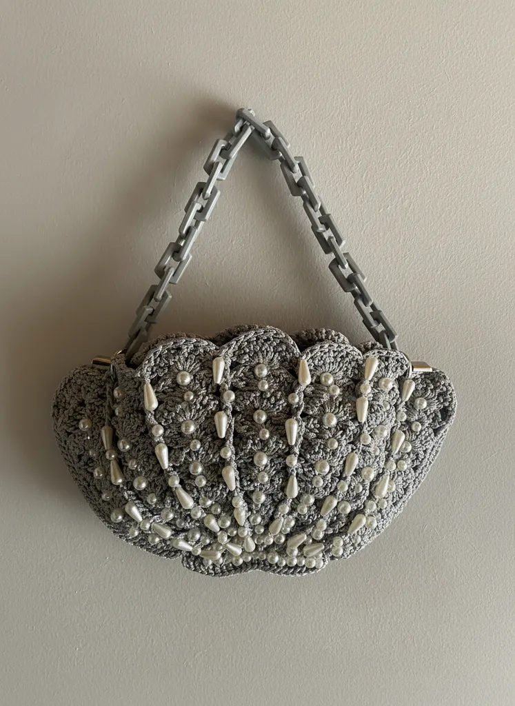 Gri Renkli İnci Detaylı Örgü Midye Model Çanta - El İşlemesi
