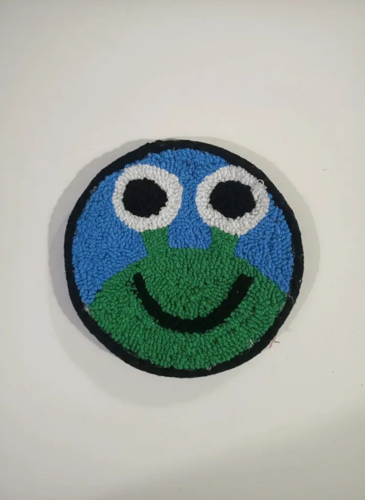 Yeşil Kurbağa Desenli Yuvarlak Bardak Altlığı - Punch Nakışı El Yapımı