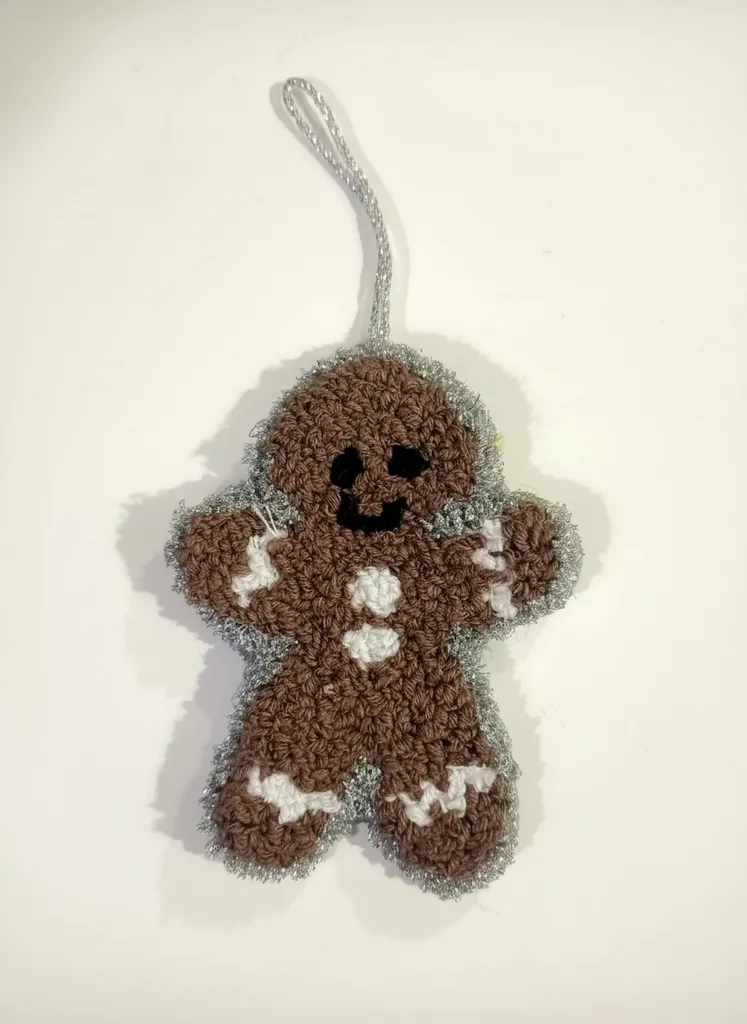 Tarçınlı Çörek Adam - Örme Duvar Süsü ve Dekoratif Noel Ağacı Süsü